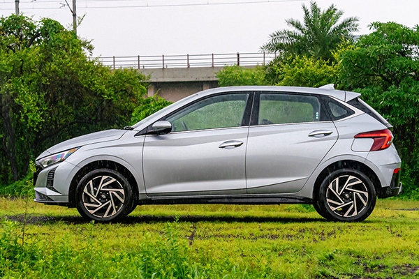 location-hyundai-i20-img